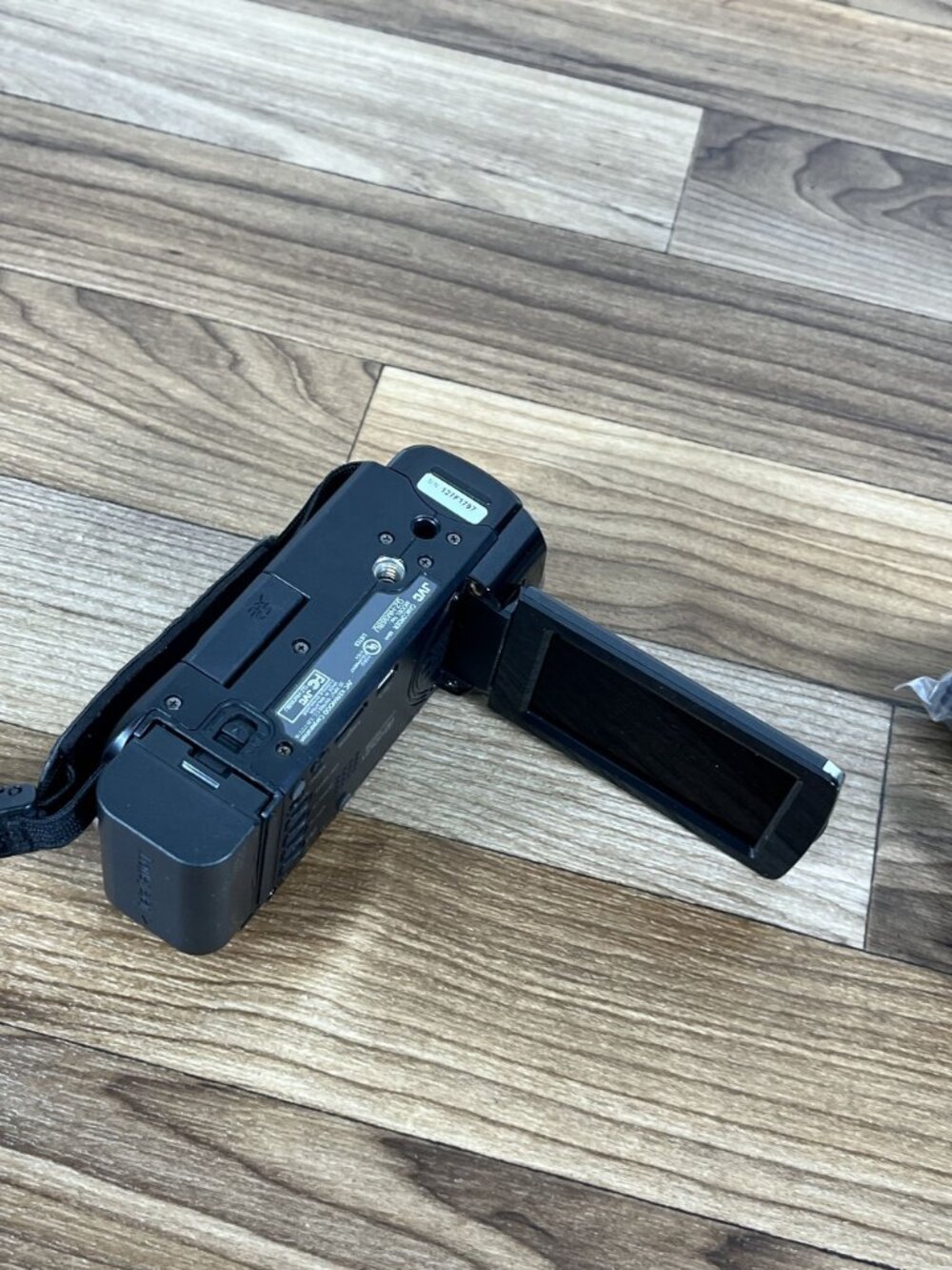 JVC Everio HD Camcorder GZ-HM35BU With Battery No Charger - Picture 9 of 10